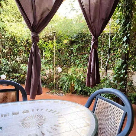 Casa Baja Preciosa Con Jardín Privado En Primera Línea Naturista! *