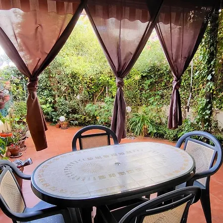 Casa Baja Preciosa Con Jardin Privado En Primera Linea Naturista! *