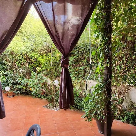 Casa Baja Preciosa Con Jardin Privado En Primera Linea Naturista! *